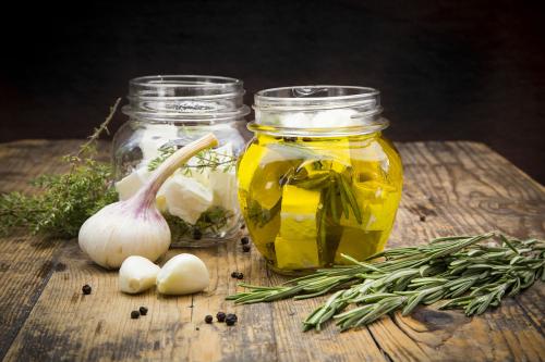 橄榄油泡大蒜的作用及食用方法