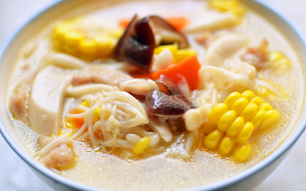 秋季养生汤煲汤食谱：鲜菇汤