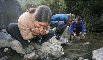 户外徒步饮水 要少量多次